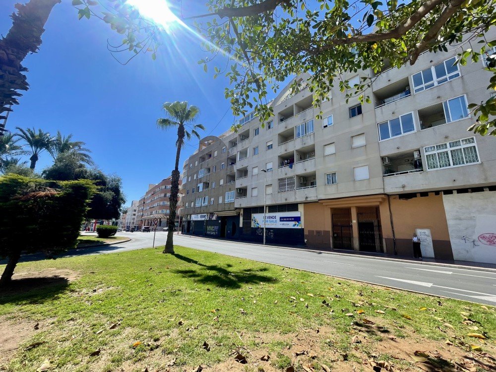 PRECIOSO ÁTICO CON PISCINA COMUNITARIA EN TORREVIEJA