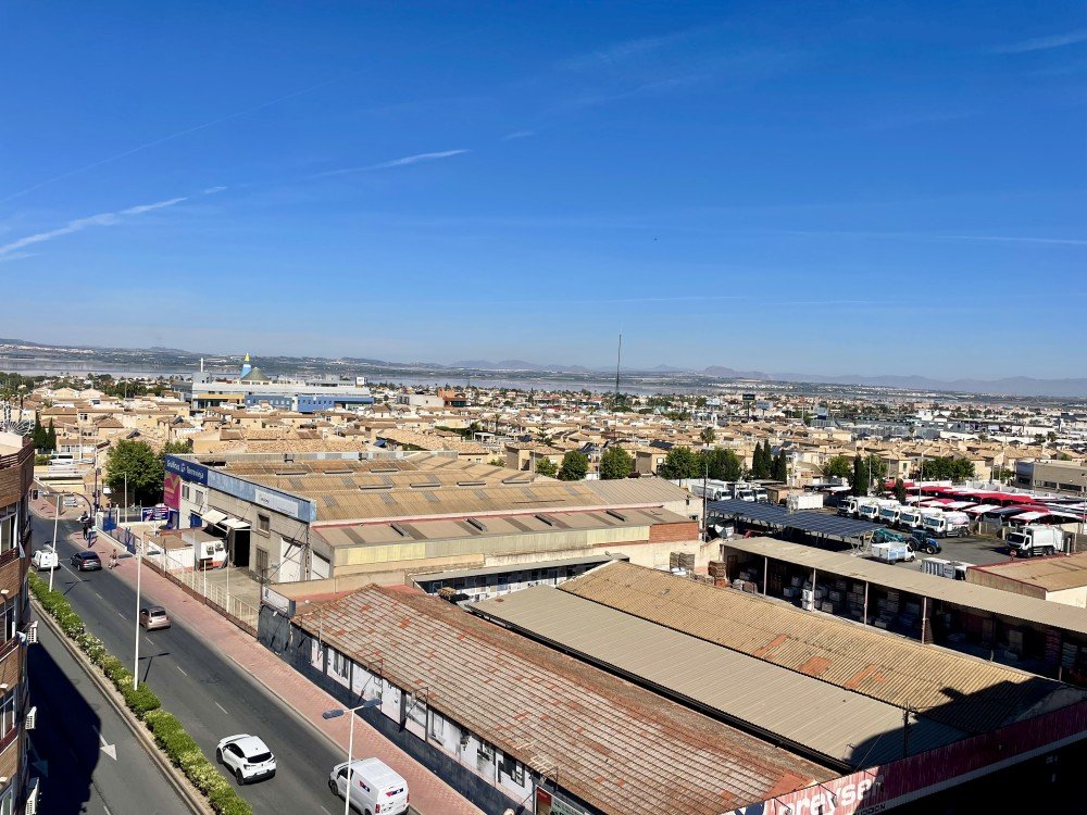 PRECIOSO ÁTICO CON PISCINA COMUNITARIA EN TORREVIEJA