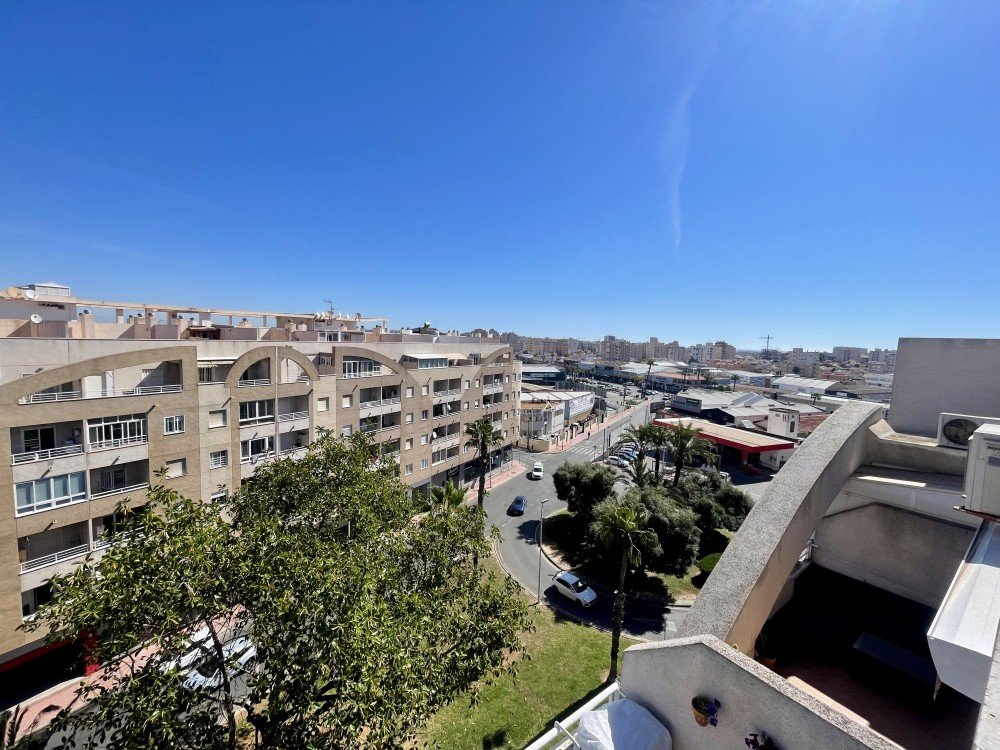 PRECIOSO ÁTICO CON PISCINA COMUNITARIA EN TORREVIEJA