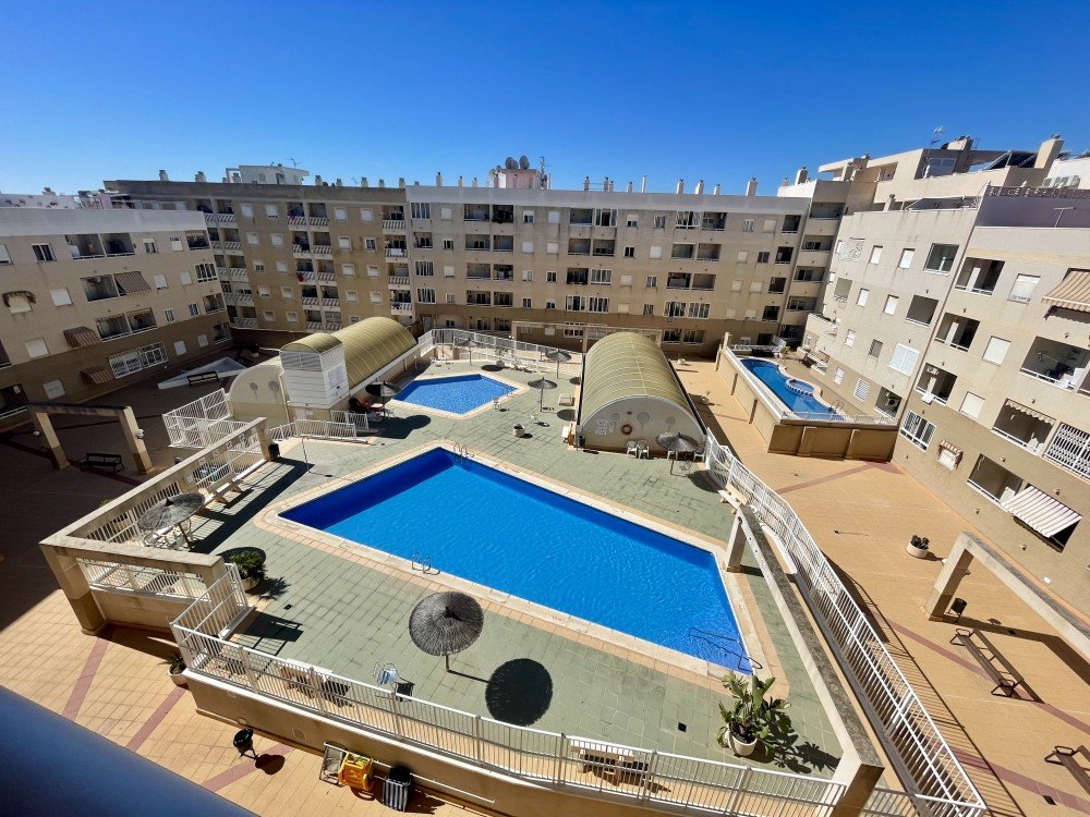 PRECIOSO ÁTICO CON PISCINA COMUNITARIA EN TORREVIEJA