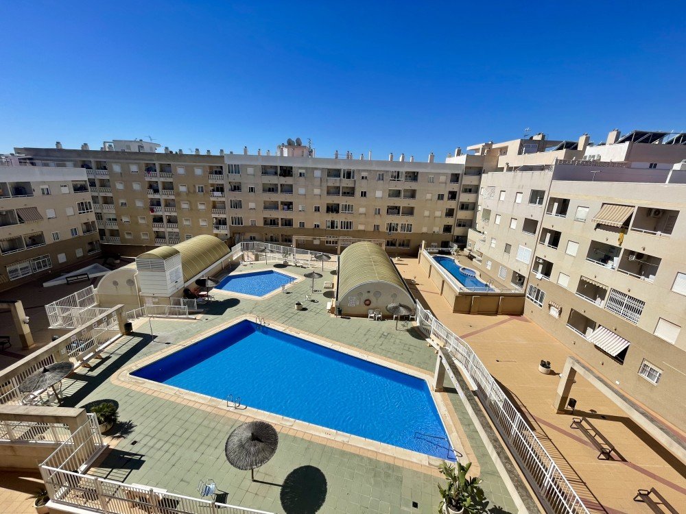 PRECIOSO ÁTICO CON PISCINA COMUNITARIA EN TORREVIEJA