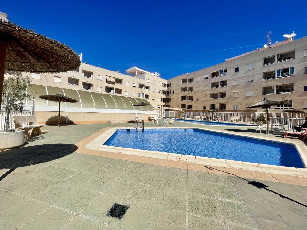 PRECIOSO ÁTICO CON PISCINA COMUNITARIA EN TORREVIEJA