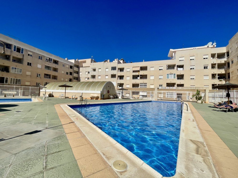PRECIOSO ÁTICO CON PISCINA COMUNITARIA EN TORREVIEJA