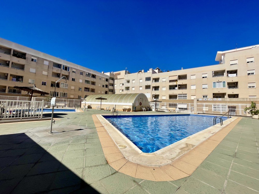 PRECIOSO ÁTICO CON PISCINA COMUNITARIA EN TORREVIEJA