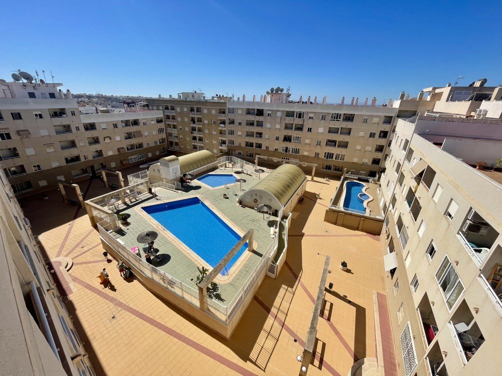 PRECIOSO ÁTICO CON PISCINA COMUNITARIA EN TORREVIEJA