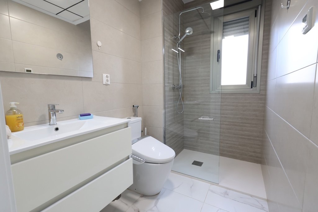 VILLA INDEPENDIENTE CON PISCINA PRIVADA EN ORIHUELA COSTA