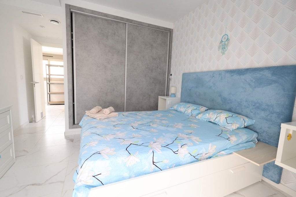 VILLA INDEPENDIENTE CON PISCINA PRIVADA EN ORIHUELA COSTA