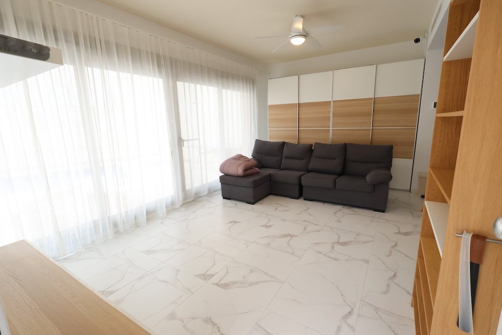 VILLA INDEPENDIENTE CON PISCINA PRIVADA EN ORIHUELA COSTA