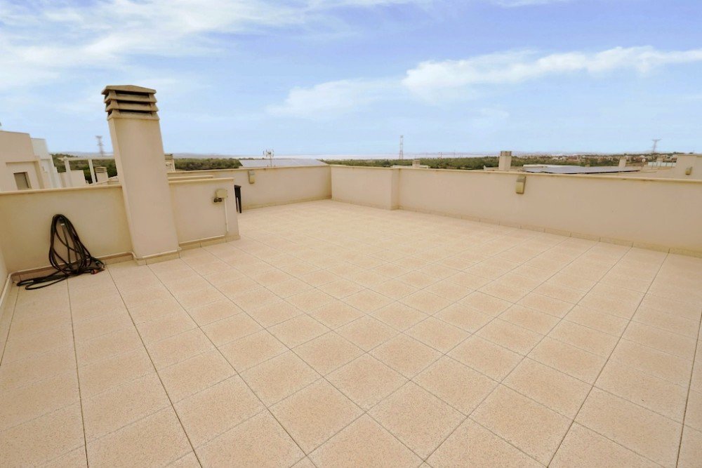 VILLA INDEPENDIENTE CON PISCINA PRIVADA EN ORIHUELA COSTA