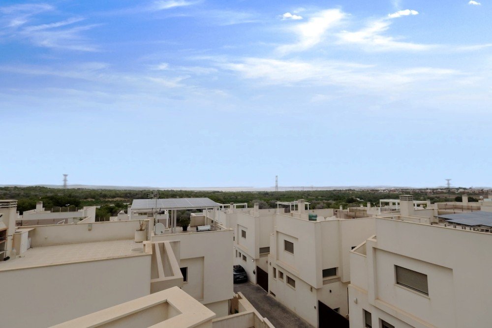 VILLA INDEPENDIENTE CON PISCINA PRIVADA EN ORIHUELA COSTA