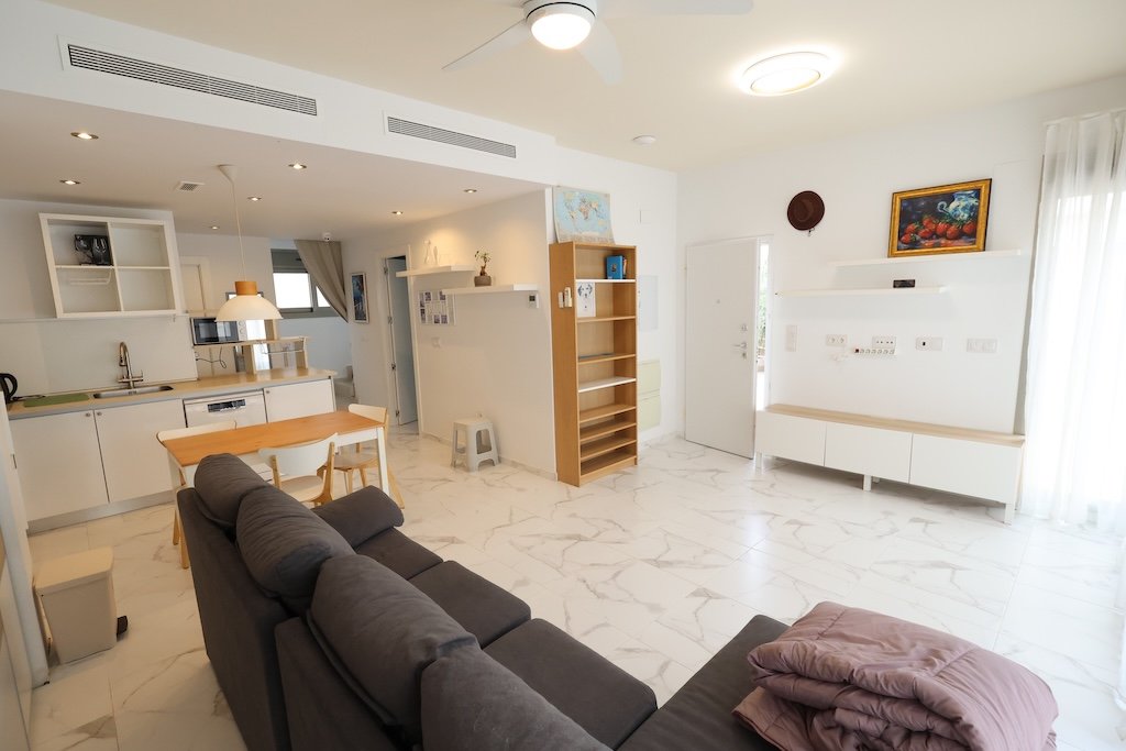 VILLA INDEPENDIENTE CON PISCINA PRIVADA EN ORIHUELA COSTA