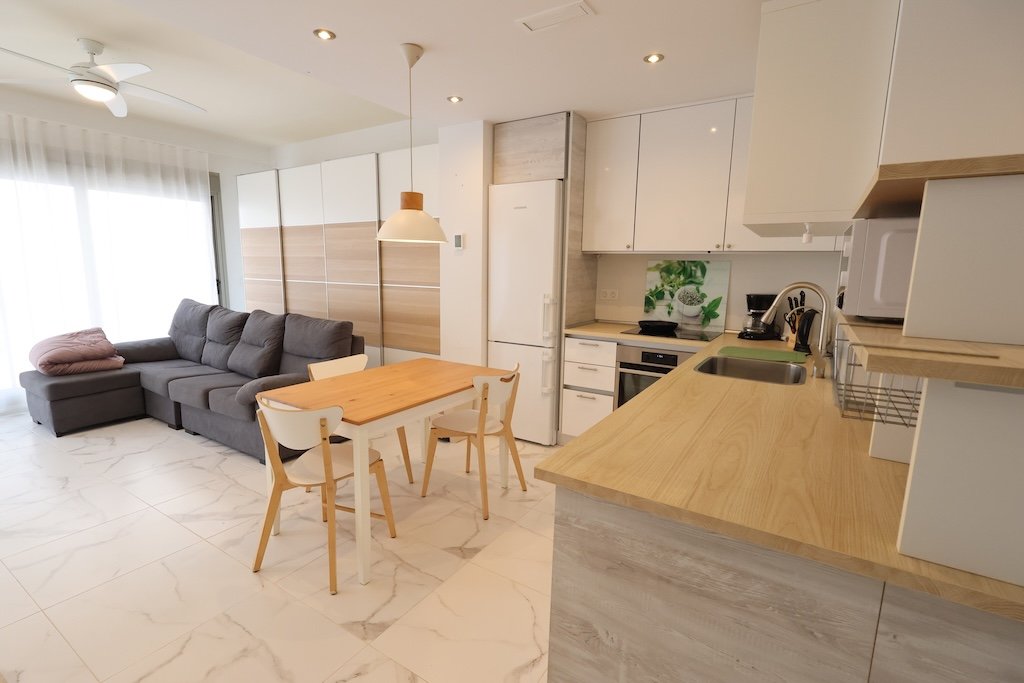 VILLA INDEPENDIENTE CON PISCINA PRIVADA EN ORIHUELA COSTA
