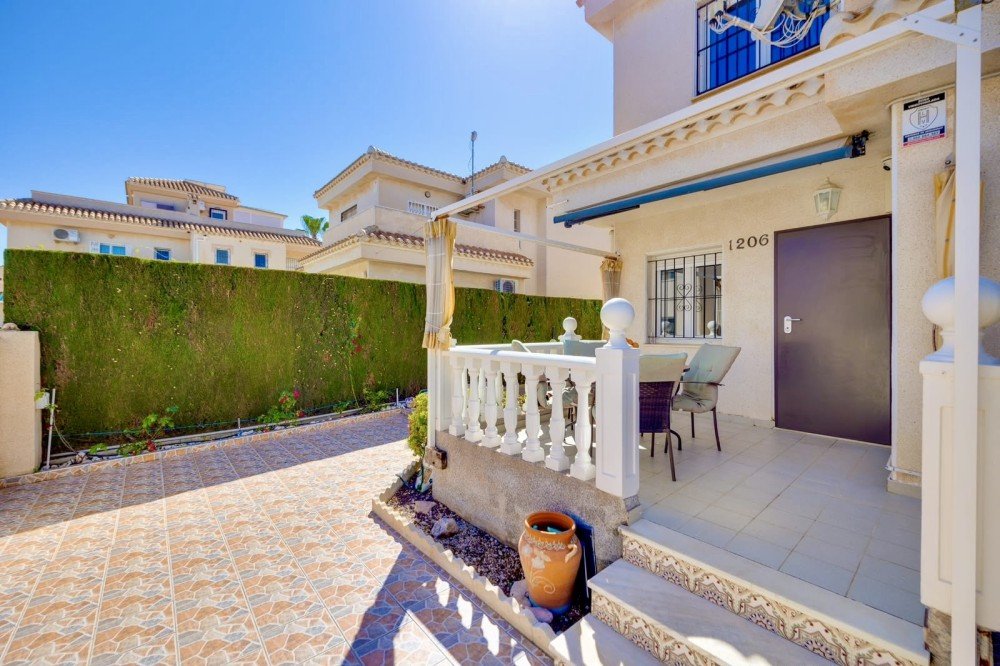 DETACHED VILLA IN PLAYA FLAMENCA, NEAR LA ZENIA BOULEVARD