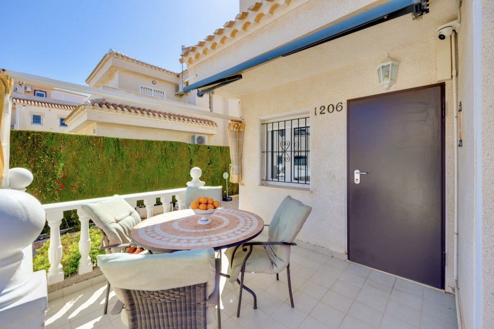 DETACHED VILLA IN PLAYA FLAMENCA, NEAR LA ZENIA BOULEVARD