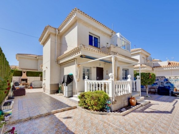 DETACHED VILLA IN PLAYA FLAMENCA, NEAR LA ZENIA BOULEVARD