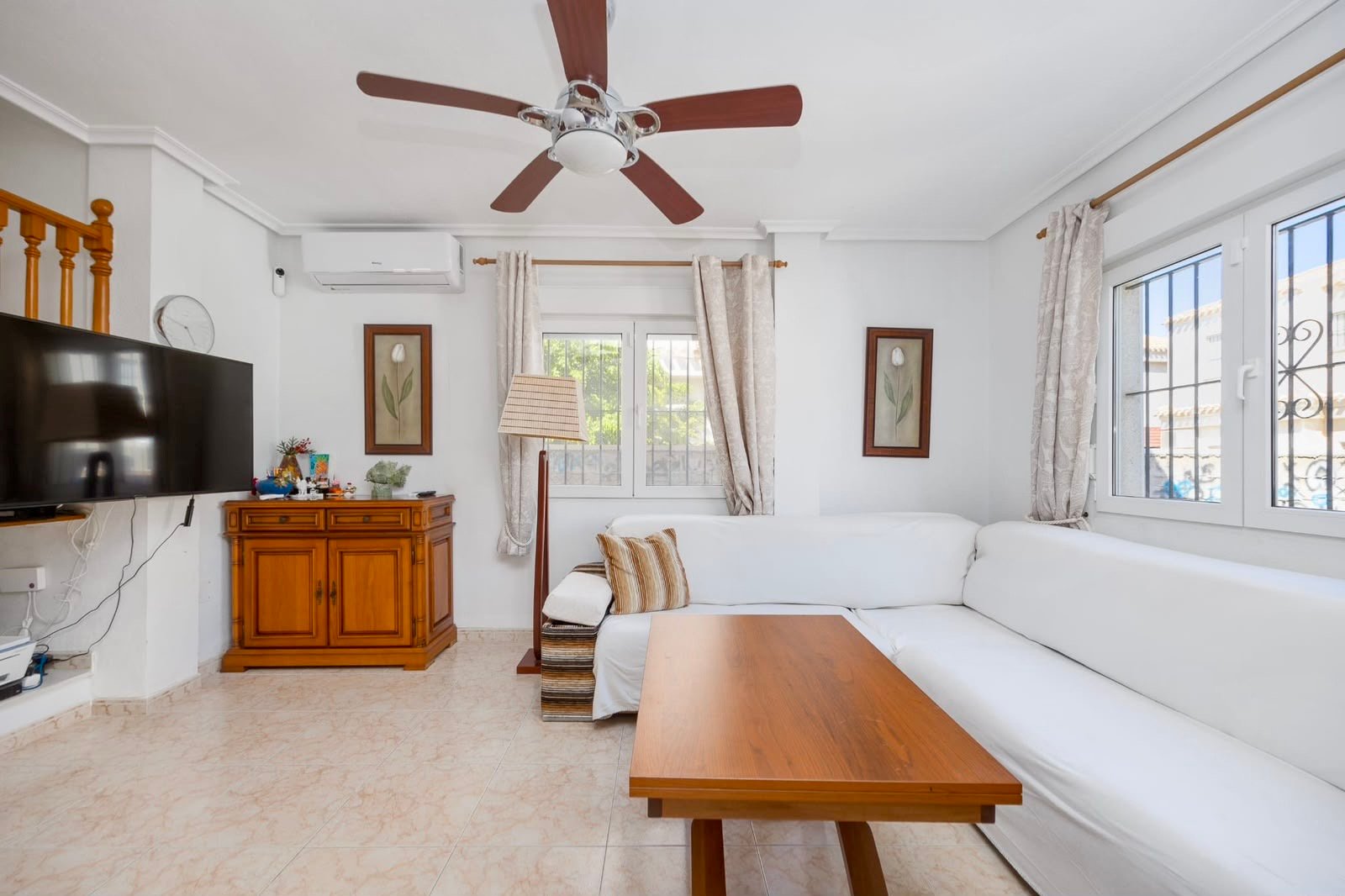 DETACHED VILLA IN PLAYA FLAMENCA, NEAR LA ZENIA BOULEVARD