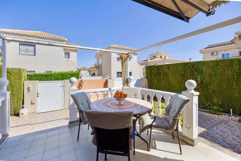 DETACHED VILLA IN PLAYA FLAMENCA, NEAR LA ZENIA BOULEVARD