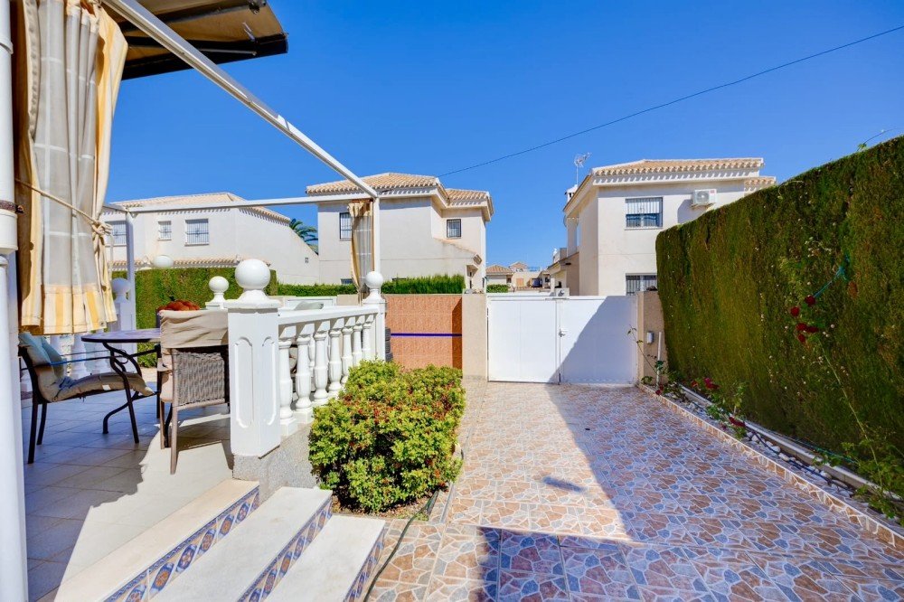 DETACHED VILLA IN PLAYA FLAMENCA, NEAR LA ZENIA BOULEVARD