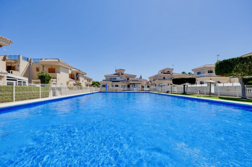 DETACHED VILLA IN PLAYA FLAMENCA, NEAR LA ZENIA BOULEVARD