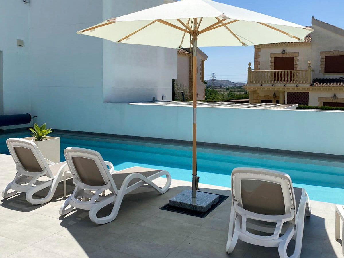 AMAZING SEMI DETACHED VILLA IN URB. LA MARINA