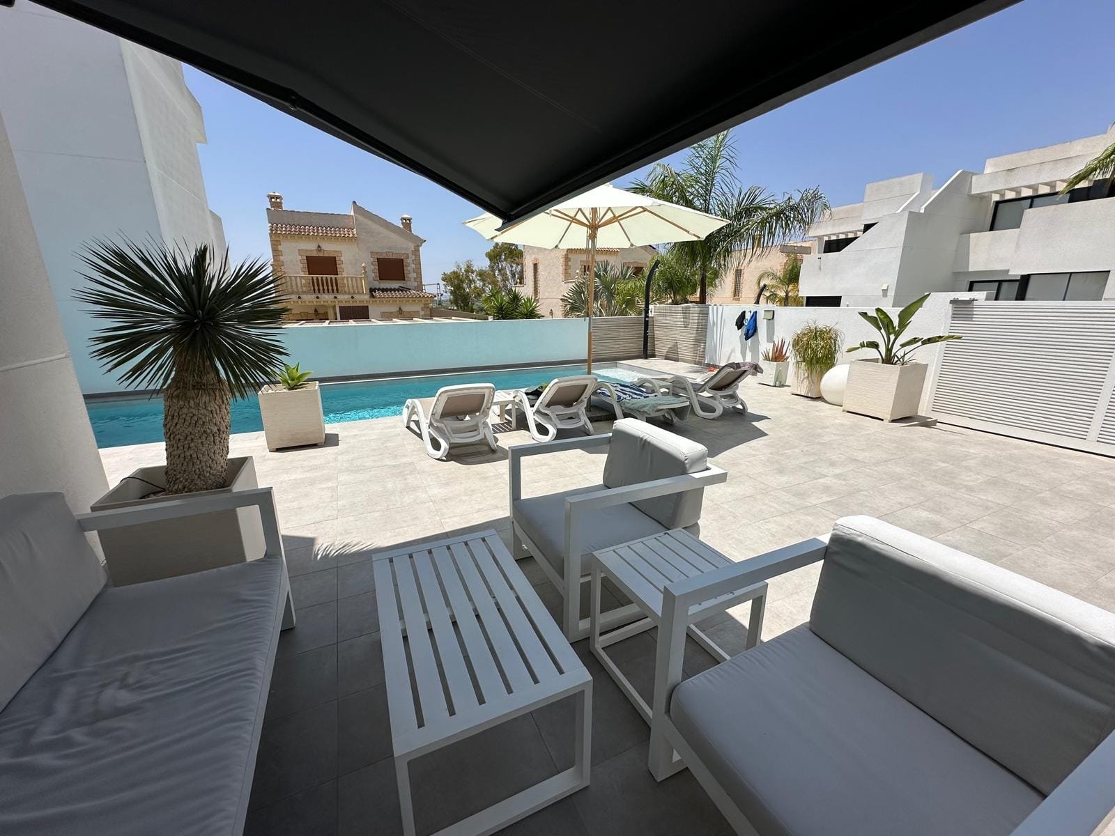 AMAZING SEMI DETACHED VILLA IN URB. LA MARINA